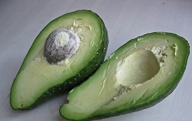 skolko-vesit-avocado